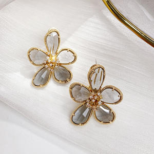 Pendientes de Flores Vintage para Mujer, Tendencia 2026, Estilo Coreano, Personalizados, Aleación con Pedrería, Baño de Oro de 14K, Accesorio Diario para Fiesta - Product Image 3