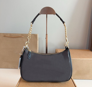 Bolso de Hombro Retro de Media Luna en Piel Vegana Granulada con Cadena Dorada, Elegante Bolso Hobo de Media Luna para Mujer - Product Image 1