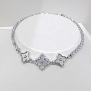 Pulsera minimalista de plata de ley 925 de alta calidad con gemas, pulsera de lujo para mujer, personalizada, con dije de corazón chapado en oro de 18k. - Product Image 5