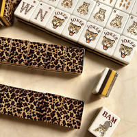 Set Mahjong Amerika Motif Leopard Mewah 160Pcs Ubin Mahjong Akrilik Kustom Pola Bunga Panther Berlapis Emas