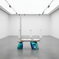 Vitrine d'exposition rectangulaire en plastique renforcé de fibres de verre de haute qualité avec éclairage LED pour musées et commerces