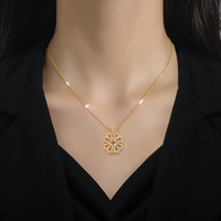 Nouveau collier pour femme à double port, ouverture et fermeture cœur à cœur, fleur à quatre feuilles, chaîne de clavicule en acier titane