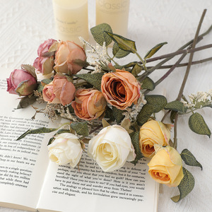 Bouquet de roses artificielles en soie, design à bords brûlés, pour la décoration de la maison, table basse, décorations de la Saint-Valentin - Product Image 4