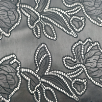 Tissu en cuir PU perforé brodé à découpe laser noire à motif floral abstrait pour manteau et textile de maison
