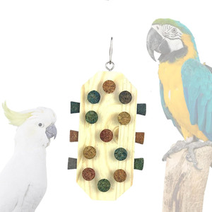Perroquets suspendus fournitures Supplément <span class=keywords><strong>de</strong></span> calcium chaîne suspendue bois Intelligence perroquet jouets propre <span class=keywords><strong>os</strong></span> <span class=keywords><strong>de</strong></span> <span class=keywords><strong>seiche</strong></span> <span class=keywords><strong>pour</strong></span> oiseaux - Product Image 1