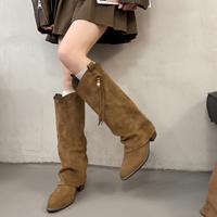 Bottes de cowboy occidentales pour femmes, collection automne-hiver 2026, à bout pointu, avec décorations à pompons, mi-mollet, tige en microfibre, style décontracté et tendance