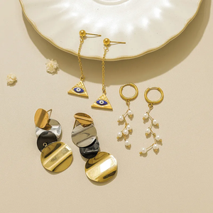 Modernos Pendientes de Acero Inoxidable 304 con Baño de Oro Real de 18K, Diseño de Triángulo con Perla y Borla, Cuatro Colores, Ideales para Mujer - Product Image 6