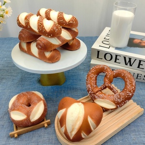 Modelo de simulación de bagel y pan de soda hecho a mano, juguete de rebote lento, pan con lazo, diseño minimalista moderno, adornos decorativos para tienda - Product Image 3