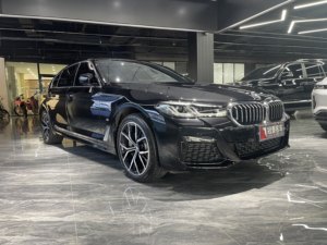 <span class=keywords><strong>BMW</strong></span> Serie 5 Modello 530Li 2022 Luxury Line Pacchetto M Sport Auto Usata in Stock Guida a Sinistra Interni in Pelle Scuro R19 - Product Image 3