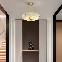 Luminaire suspendu en albâtre de luxe avec chaîne et canne à l'ancienne plaquées or pour salon, entrée, salle à manger