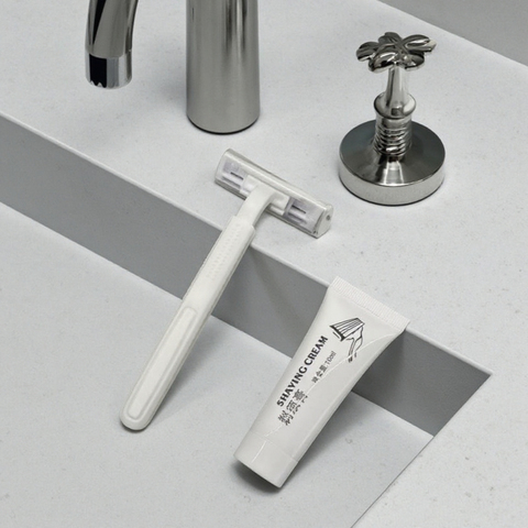 Disposable Twin Blade Razor with White Plastic Handle and Transparent Protective Cap Stainless Steel Blade