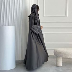 Nueva Abaya Modesta de Dubái, Abaya con Bordado Hermoso, Abrigo Bordado con Pañuelo para la Cabeza, Vestido Musulmán para Mujer - Product Image 4
