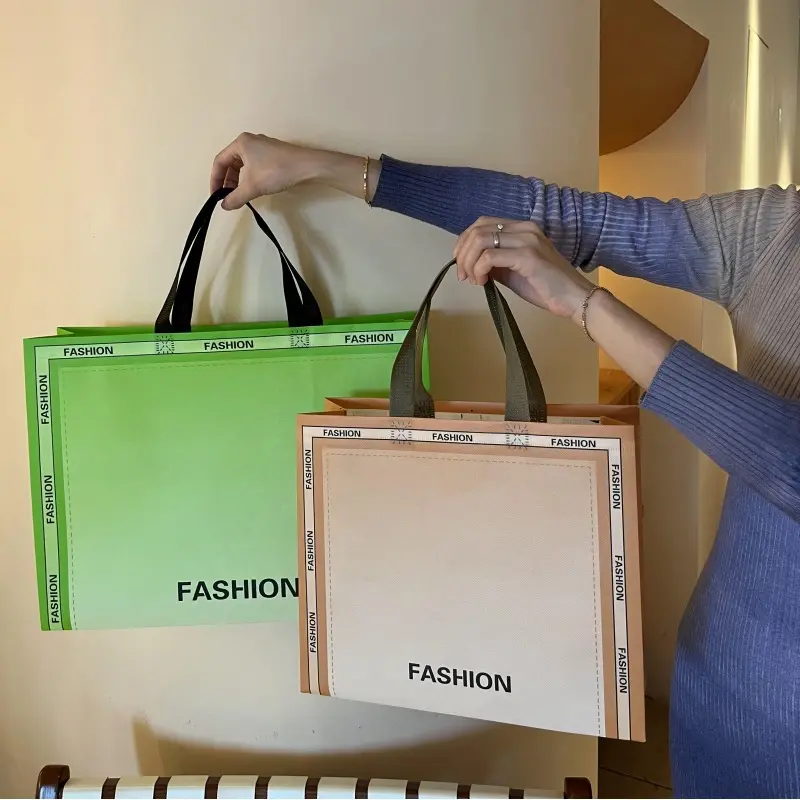 도매 창조적 인 디자인 맞춤형 로고 재사용 다채로운 쇼핑 재활용 토트 부직포 가방 의류 포장 가방