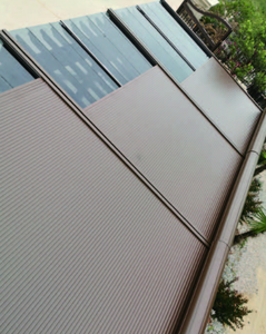 Volets roulants modernes en aluminium pour toit, avec cadre renforcé, protection contre les intempéries, ombrage durable pour terrasse ouverte, stabilité accrue - Product Image 2