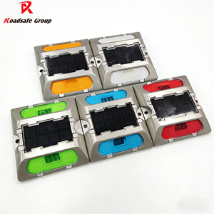 Дорожный светоотражатель (рефлектор) на солнечных батареях, 40 тонн, 122*110 мм, тип «кошачий глаз», для предупреждения о безопасности дорожного движения - Product Image 1