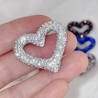 Breloques de luxe en métal avec strass en forme de cœur, breloques de créateur pour coques de téléphone, chaussures, sandales, décoration DIY, breloques pour ongles