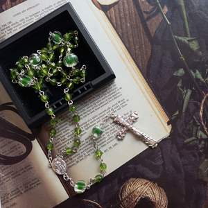 Perles de <span class=keywords><strong>chapelet</strong></span> en cristal vert Notre Dame de <span class=keywords><strong>Lourdes</strong></span> Médaillon Crucifix 6mm Collier de chapelets catholiques chrétiens perlés - Product Image 2