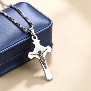 Collier pendentif croix de Saint Benoît en acier inoxydable, bijoux religieux Jésus-Christ - Product Image 3