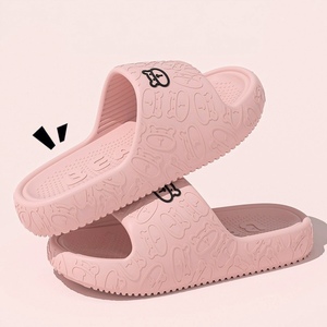 <span class=keywords><strong>Chaussons</strong></span> tendance pour femmes, semelle souple, imprimé ours de dessin animé, claquettes d'intérieur, chaussures d'été fraîches pour hommes, pour la salle de bain et l'extérieur, pour couple - Product Image 6