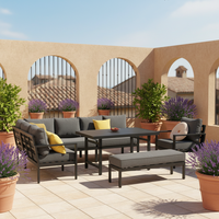 Ensemble de salle à manger extérieur moderne avec foyer, table de patio en métal durable, chaise longue de jardin confortable pour hôtel et cour