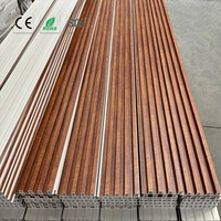 Revestimiento de Pared de PVC WPC Alternativo a la Madera para Decoración de Interiores, Panel de Pared Acordonado de Compuesto de Madera y Plástico WPC para Interiores