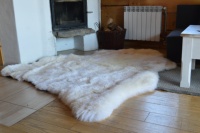 Tapis d'appoint scandinave en peau de mouton naturelle blanc XXL - Tapis douillet et adapté aux animaux domestiques 200-220cm X 140-160cm, fait main, à poils moyens