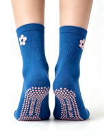 Chaussettes de yoga en coton pour femmes, antidérapantes, de qualité supérieure, à rayures, rouge vin avec fleur brodée rose