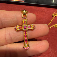 Trendige Verzierte Kreuz-Halskette für Frauen Retro Geschnitzter Umriss Funkelndes Einlegedetail Zarte Kette Statement-Schmuck