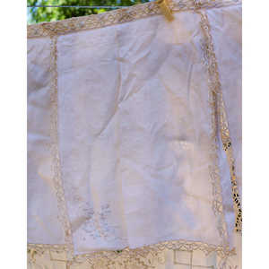 Tissu de rideau en lin et dentelle de Burano de couleur beurre époustouflant par Annacremona - Product Image 4