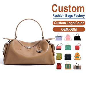 Sac bandoulière personnalisable en cuir pleine fleur finition mate, rabat zippé décoratif, porte-clés avec logo en relief, choisissez votre fermoir - Product Image 1