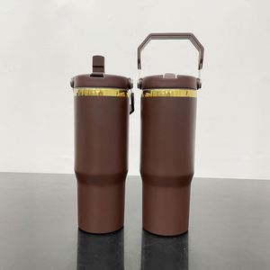 Vaso Térmico de Viaje con Popote Abatible de 30oz, Recubrimiento en Polvo Color Chocolate, con Base Dorada Espejo - Product Image 4