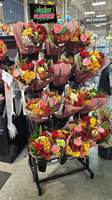Présentoir personnalisé multicouche Étagère de fleuriste moderne en métal avec seau Présentoir de fleurs pour magasin de couleurs personnalisées