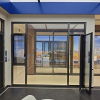 Ventana Abatible de Aluminio Deioux con Doble Vidrio Templado de Seguridad, Certificación NFRC