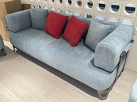 Canapé sectionnel mobile à roulettes en velours kaki clair, design moderne et minimaliste, compact, avec poignées en métal, pour écoles et parcs
