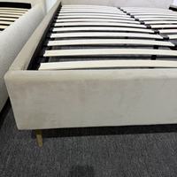 Europäisches Polster-Kopfteil aus Stoff mit Knopfheftung, Massivholz-Lattenrost, weich gepolstert, geeignet für Hauptschlafzimmer in Villen
