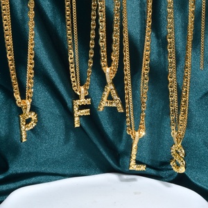 Collier superposé avec pendentif alphabet 26 lettres en gros, plaqué or 18 carats, bijoux en cuivre, initiale pour femmes - Product Image 2