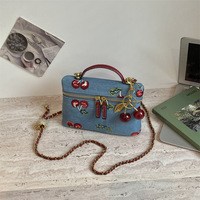 Tas Kotak Mini Denim Retro Bordir Cherry untuk Wanita dengan Pegangan Atas dan Tali Rantai Liontin