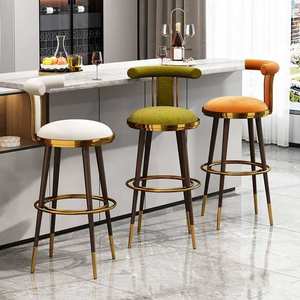 Tabourets <span class=keywords><strong>de</strong></span> <span class=keywords><strong>bar</strong></span> italiens élégants <span class=keywords><strong>de</strong></span> luxe en métal doré et velours <span class=keywords><strong>Chaise</strong></span> italienne élégante <span class=keywords><strong>de</strong></span> luxe en acier pour la maison avec îlot <span class=keywords><strong>de</strong></span> cuisine <span class=keywords><strong>Acheter</strong></span> italien - Product Image 1