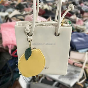 A15.7 Sacs de luxe de marque d'occasion pour femme, sacs à bandoulière de créateur de seconde main en balles, 2e main en Italie, sacs à main premium Ukay - Product Image 1