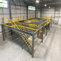 Entreprise de logistique, rayonnage de mezzanine en acier à 2 niveaux, capacité 1000-3000 kg/m², avec escalier et ascenseur, protection anticorrosion