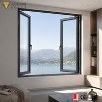Fenêtre à battant moderne avec triple vitrage isolant, quincaillerie verrouillable, certifiée Energy Star, pour façade de bâtiment au sol orientée vers la rue