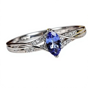 Orelia Luxe - Anillo de Plata de Ley 925 con Perla Ovalada Marquise y Engaste de Garras, Joyería para Mujer para Bodas y Fiestas - Product Image 1