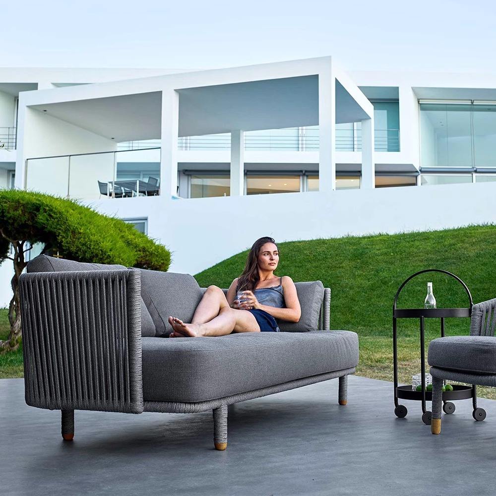 Canapé trois places, gris foncé