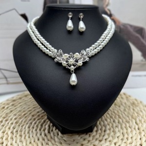 Conjunto de joyería de moda femenina de temperamento americano europeo, <span class=keywords><strong>Collar</strong></span> corto de clavícula con incrustaciones de cristal de perla de <span class=keywords><strong>novia</strong></span> - Product Image 1