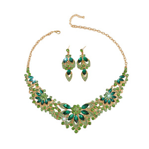 Conjunto de collar y pendientes de aleación chapados en oro con cristales verdes, de estilo exagerado y elegante, para mujer, para novias y fiestas de boda - Product Image 5