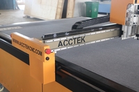 Machine de découpe automatique numérique CNC à couteau oscillant 1625 avec alimentation automatique et couteau vibrant pour carton et boîtes en carton ondulé