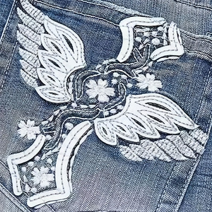 <span class=keywords><strong>Jeans</strong></span> évasés moulants Y2K Glam en gros |   Denim brodé ailes <span class=keywords><strong>argent</strong></span>ées taille basse |   Pantalon Bootcut Cyber-Vintage pour femmes ODM - Product Image 4