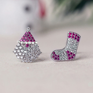 Orecchini a Perno Asimmetrici Natalizi, Gioielli per Orecchie a Tema Festivo per Donne, Accessorio Regalo per Uso Quotidiano e Outfit da Festa - Product Image 1