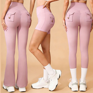 Pantalones de yoga acampanados sin costuras con cintura elástica alta, bolsillos traseros y efecto realce de glúteos, de color liso, en Spandex/Nylon - Product Image 1