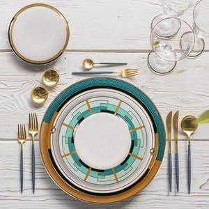 Ensemble de <span class=keywords><strong>vaisselle</strong></span> <span class=keywords><strong>Royal</strong></span> <span class=keywords><strong>Albert</strong></span> Bone China Chargeurs d'assiettes à dîner à bord doré pour hôtel, maison ou restaurant Commande minimum 20 pièces - Product Image 1